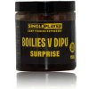 SINGLEPLAYER Boilies v dipu SURPRISE 150g 20mm