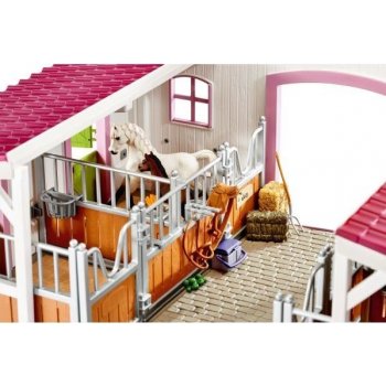 Schleich 42344 Stajňa s koňmi a príslušenstvom