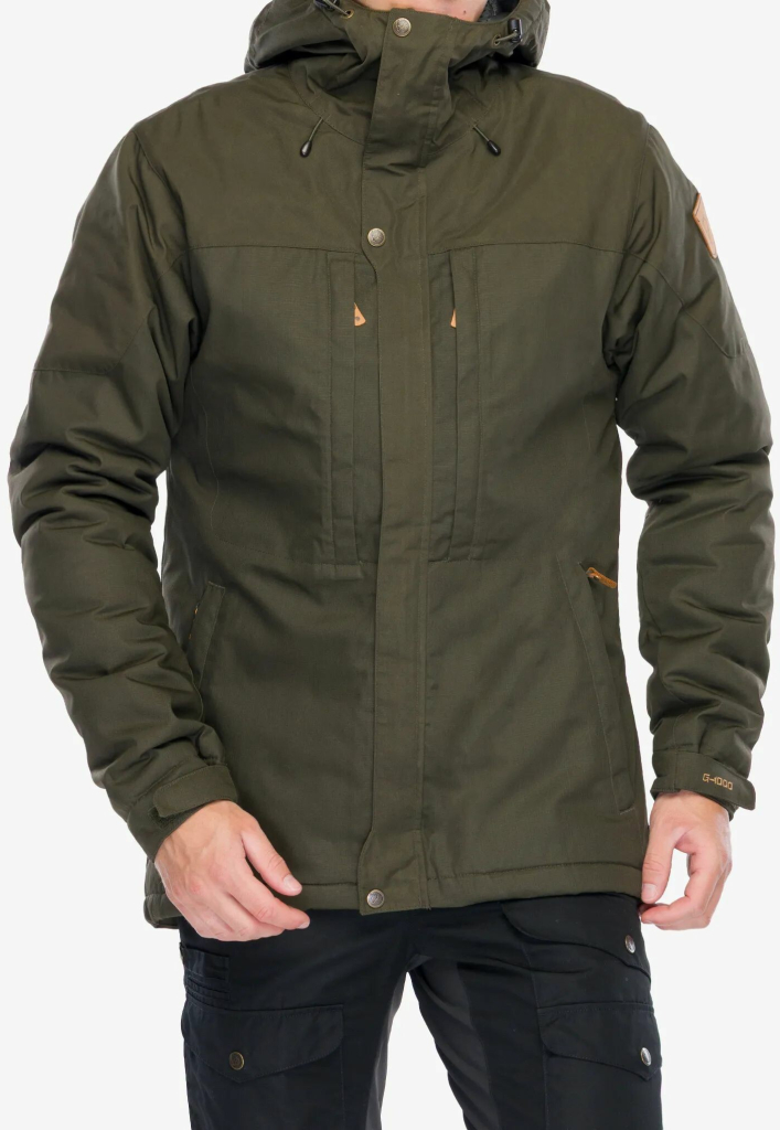 Teplá a ľahká bunda Fjällräven Skogsö Padded Jacket M v príjemnej farbe Deep Forest je ideálna pre bežné nosenie a aktívny životný štýl.