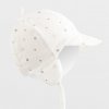 Detská letná mušelínová čiapka so šiltom New Baby Arthur Biela 68/74