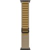 Apple Watch 49 mm žltohnedý Alpský ťah Medium vyhotovenie z čierneho titánu MYQ13ZM/A