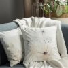 Eurofirany ová obliečka na vankúš VELVET 127 s kvetinovým motívom bežová Zamat 45x45 cm
