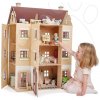 Drevený domček pre bábiku Fantail Hall Tender Leaf Toys 3 poschodový s terasami s rastlinami a lavičkou