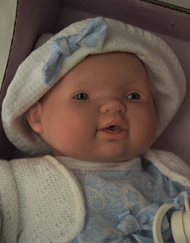 Berjuan Realistické miminko chlapeček Eda v bílém kloboučku