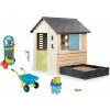 Set domček s pieskoviskom a záhradkou s fúrikom Square Life Smoby rozšíriteľný a vozík so záhradným náradím a vedro set