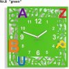 Detské hodiny na stenu s farebnými písmenkami zelená