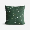 Goldea vianočná dekoračná obliečka na vankúš - hviezdičky na zelenej 50 x 50 cm