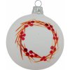 Vianočná ozdoba sklenená guľa s vencom biela, 8 cm