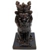 Keramická dekoratívna socha v tvare leva s korunkou na podstavci v hnedom farebnom prevedení s glazovaným povrchom 25,5 x 21 x 41 cm 44208
