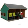 Kids Globe Farming Garáž dřevěná 1:16 pro 3 traktory, 55,5x75x43,5cm