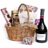 Darčekový kôš Mašlička (Objavte darčekový kôš Mašlička – elegantný balíček s vínom, čokoládami a gurmánskymi dobrotami v dekoratívnom balení s mašľou. Perfektný darček pre mužov, ženy aj firemné príle