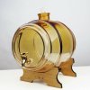 Sklenený sud 4L so zlatým odtieňom, dreveným podstavcom a kohútikom