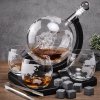 Karafa na whisky 850ml v tvare glóbusu so 4 pohármi (Dizajnový set na whisky s motívom sveta a dekoratívnou plachetnicou)
