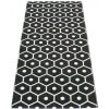 Pappelina Koberec HONEY Black/Vanilla – čierny, veľkosť koberca 70 x 160 cm