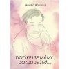 Dotýkej se mámy, dokud je živá...