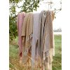 Chic Antique Béžovo-latté pléd so vzorom a strapcami Yarn - 130*150 cm - Chic Antique