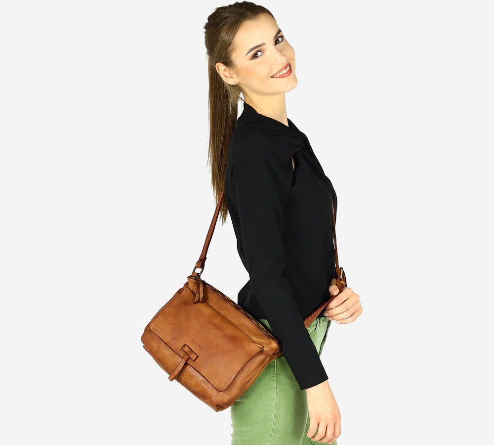 Mazzini Marco dámska kožená crossbody kabelka camel v89a