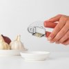 BRABANTIA Tasty+ ružový - oceľový lis na cesnak z nehrdzavejúcej ocele