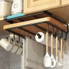Kuchynský organizér s háčikmi pod policu (Praktická prídavná polica s háčikmi na efektívne využitie priestoru v kuchyni)