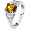 Šperky eshop - Prsteň striebornej farby, žltý obdĺžnikový zirkón, číre zirkóniky H4.17 - Veľkosť: 54 mm