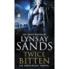 Twice Bitten: An Argeneau Novel (Lynsay Sands)(Brožovaná)