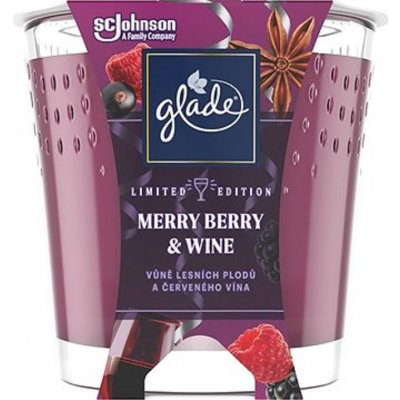 Sviečka Glade Merry Berry & Wine s vôňou lesných plodov a červeného vína v skle, doba horenia až 38 hodín 129 g