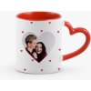 Biely hrnček - ucho v tvare srdca a červené vnútro Kubek biały - ucho serce uchwyt i środek czerwony