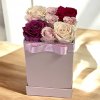 Vyšší hranatý flower box s trvácnymi ružami