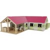 Kids Globe Stodola so stajňami pre kone a ružovou strechou 1:24