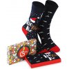 Kesi Unisex vianočné ponožky v krabičke – súprava 2 párov so sobmi a nápisom Ho Ho Veľkosť: UNI