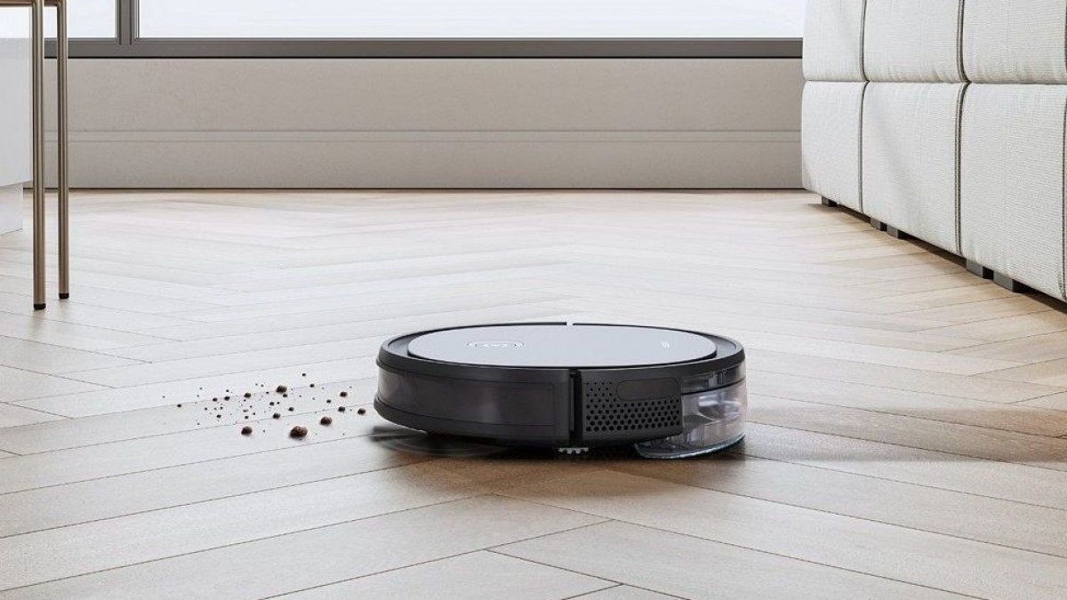 Robot Deebot U2 Pro vysáva aj umýva podlahu naraz
