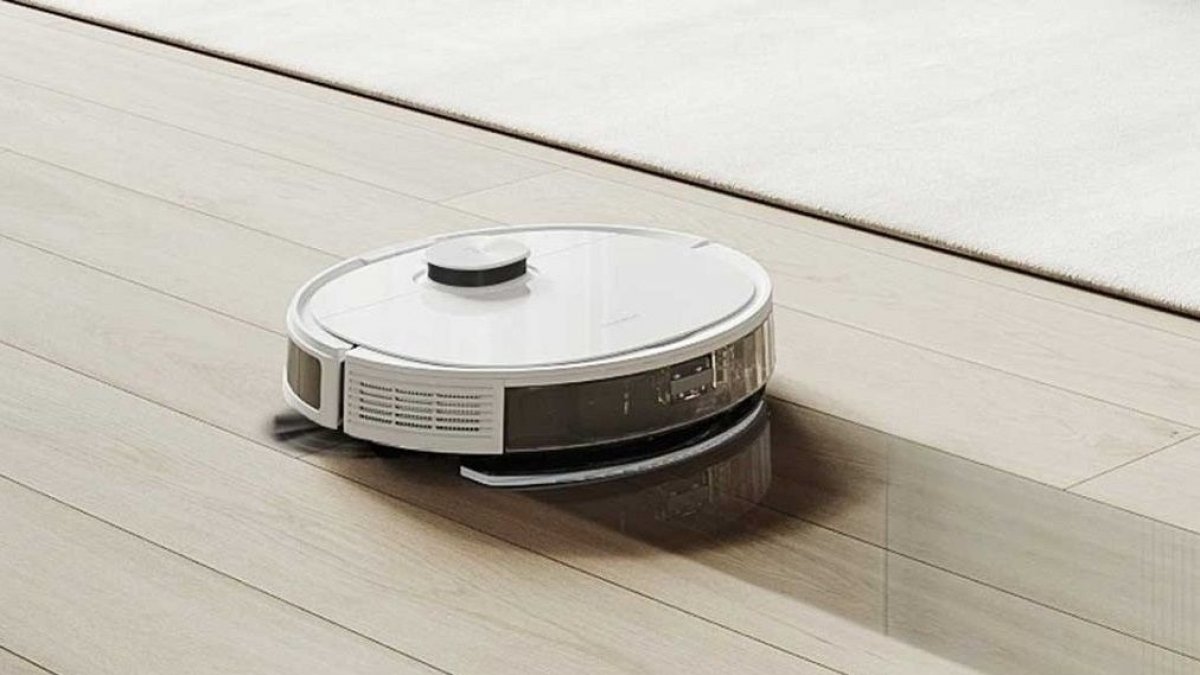 Robot N8+ vysáva aj umýva podlahu naraz