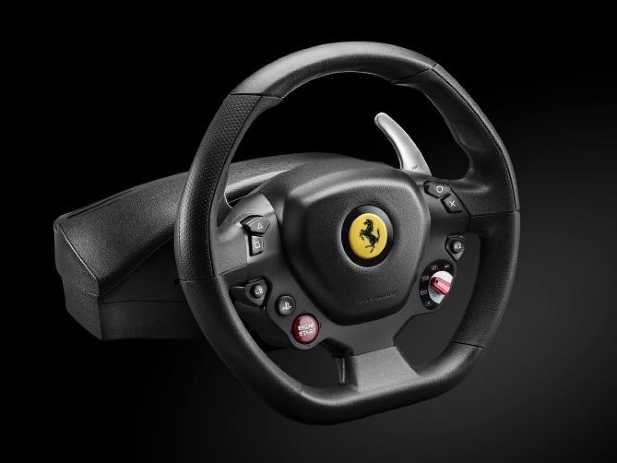 Licencovaný Ferrari a PlayStation 4