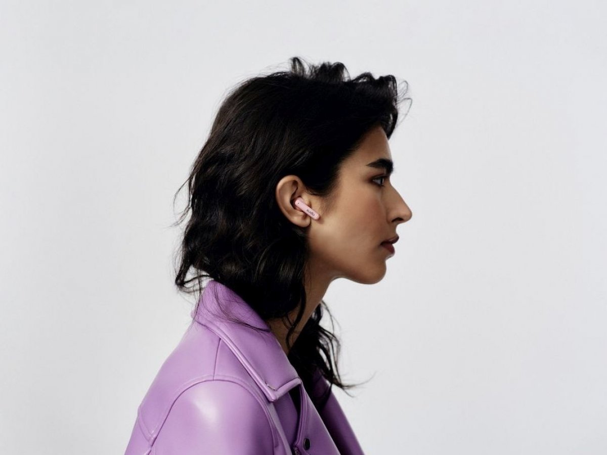 Až 30 hodín počúvania