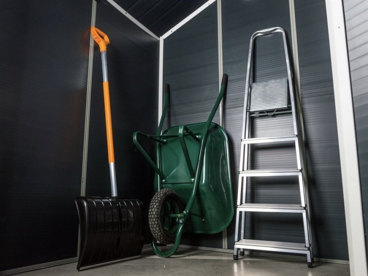 Ochráni nielen záhradné náradie a techniku