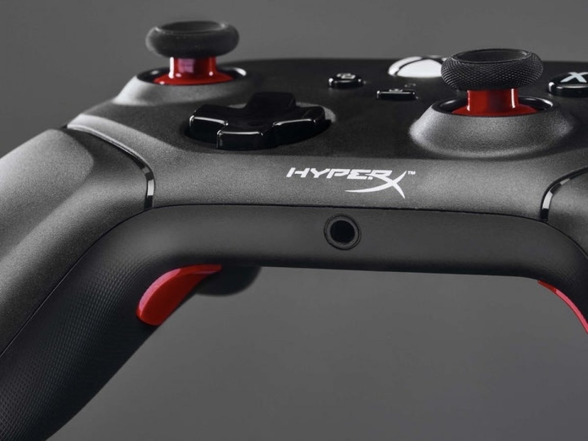 3.5mm stereo headset port