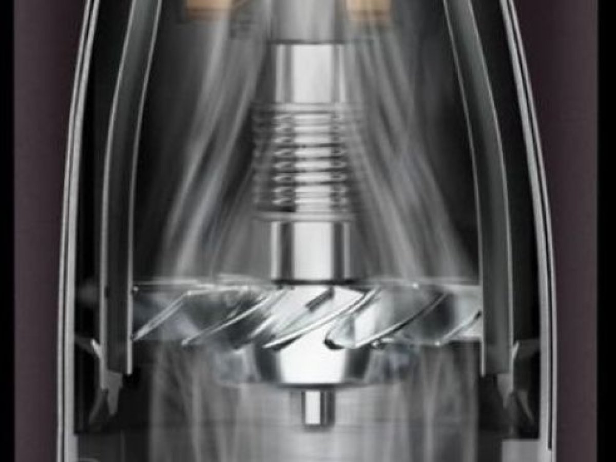 Tichý a vyvážený pomocník