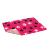 Vetbed protiskluz / Drybed růžová černé a bílé packy, role 10 x 1,5 m, vlas 30 mm