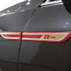 R LINE červený znak na blatník a dveře VW Passat B8 včetně Facelift -- od roku výroby 2015- / 2019-