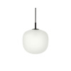 Muuto Závesné svietidlo Rime Ø18, opal/black 22251