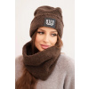 Legínovo Dámsky súprava z plyšového materiálu čiapka a tunel s ozdobnou nášivkou béžový Farba: Hnedá, Veľkosť: UNI
