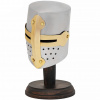 House of Warfare Miniatura přilby Křížák hrncová helma s dřevěným stojanem