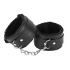 Erotické kožené putá na ruky s kožušinkou (Nastaviteľné putá z ekokože so zapínaním a mäkkou kožušinkou pre pohodlné nosenie)