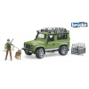Bruder LAND ROVER DEFENDER s figúrkou poľovníka, psa a príslušenstvom