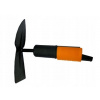Kultivátor - FISKARS QuikFit 1000734 obojstranná motyka (Kultivátor - FISKARS QuikFit 1000734 obojstranná motyka)