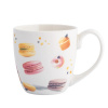 Altom Design Porcelánový hrnček Sweet Moments 450 ml – hrnček s motívom makróniek a muffinov na sladké chvíle pri káve a čaji