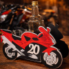 Originálny darček na 20 narodeniny pre motorkára – drevený stojan