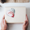 Vianočné nálepky srdiečko- Z lásky k tradícii-1 Materiál: Matný foto samolepiaci papier