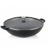 KELA KELA Wok s pokrievkou liatinový CALIDO 36 cm čierna KL-12475 (KL-12475)