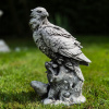 Betónová socha orla 34 cm – majestátna záhradná socha, orol na skale